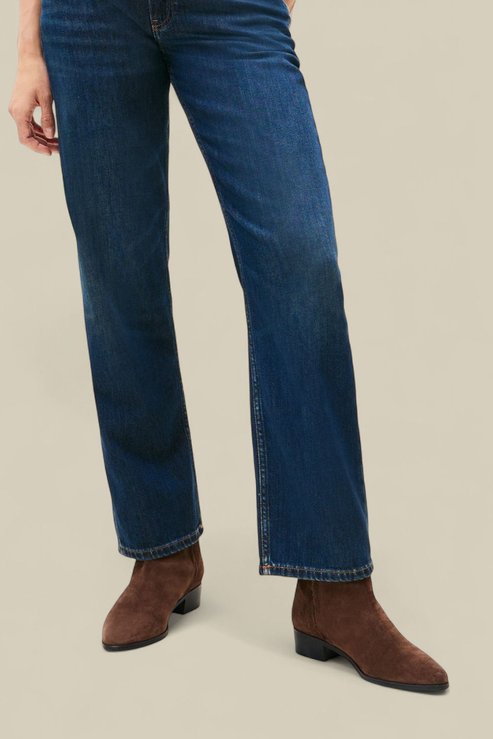 תמונת כל הלוק של מגפוני זמש